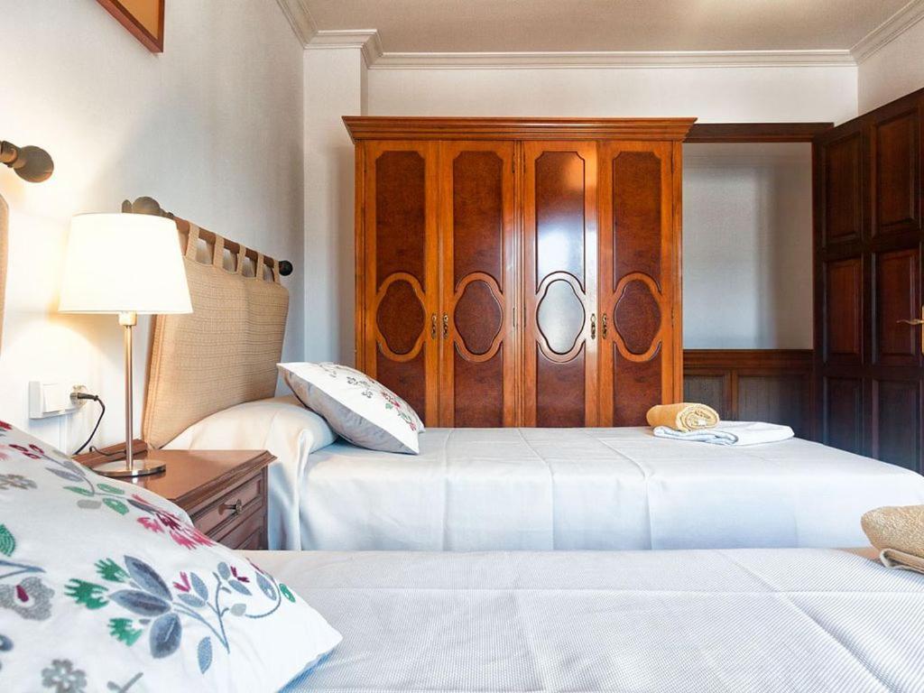 Casa De Riera Con Piscina Comunitaria Hébergement de vacances *