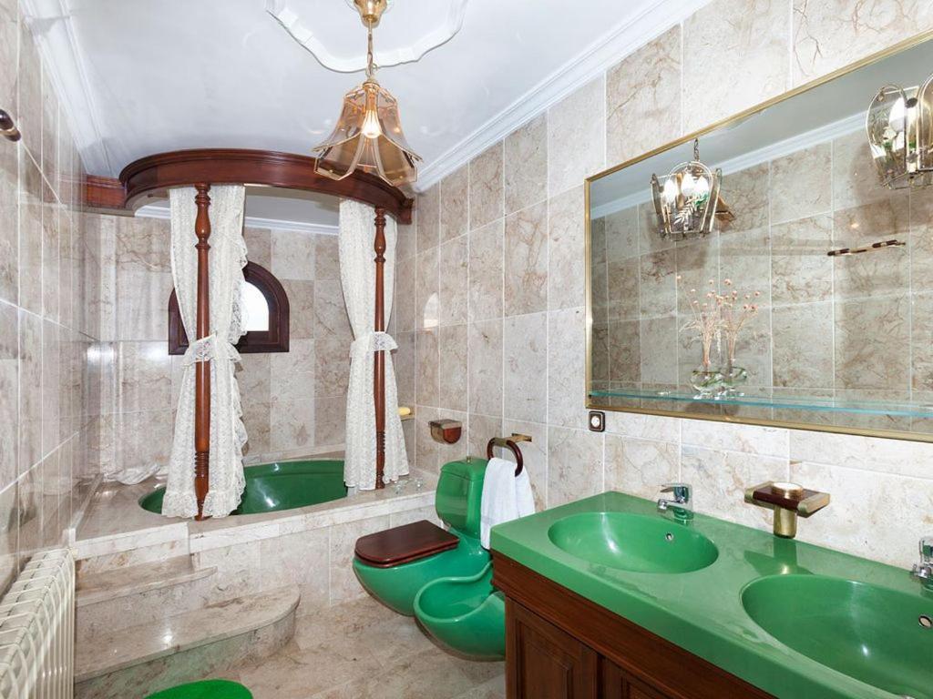 Casa De Riera Con Piscina Comunitaria