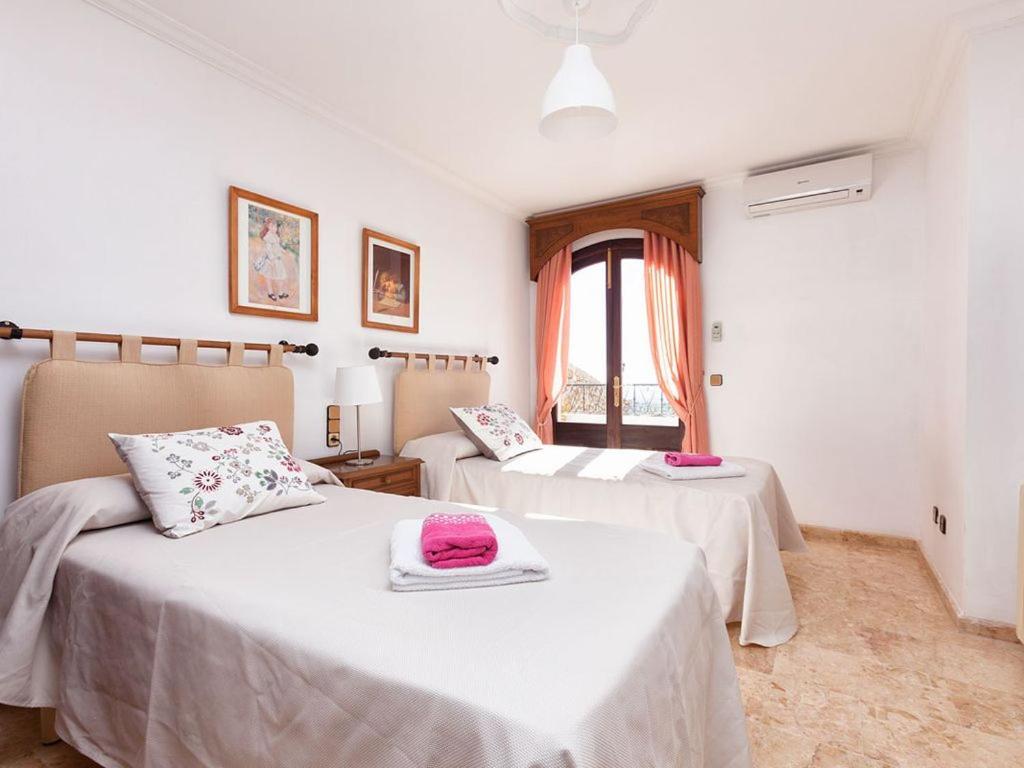 Casa De Riera Con Piscina Comunitaria Holiday home